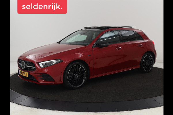 Mercedes-Benz A-Klasse 250e AMG | Panoramadak | 360 Camera | Burmester | Stoelverwarming | Adaptive cruise | Carplay | Sfeerverlichting | 19'' | Navigatie | Widescreen | Leder/Alcantara | PHEV | Plug In