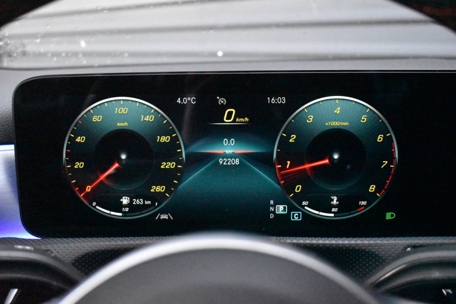 Mercedes-Benz A-Klasse 180 AMG Night | Pano | Memory | Sfeerverlichting | Camera | Stoelverwarming | Orig. NL |