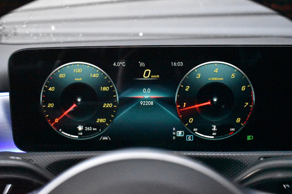 Mercedes-Benz A-Klasse 180 AMG Night | Pano | Memory | Sfeerverlichting | Camera | Stoelverwarming | Orig. NL |