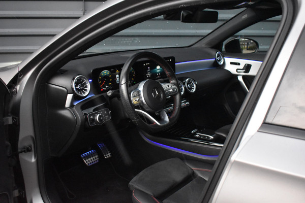 Mercedes-Benz A-Klasse 180 AMG Night | Pano | Memory | Sfeerverlichting | Camera | Stoelverwarming | Orig. NL |