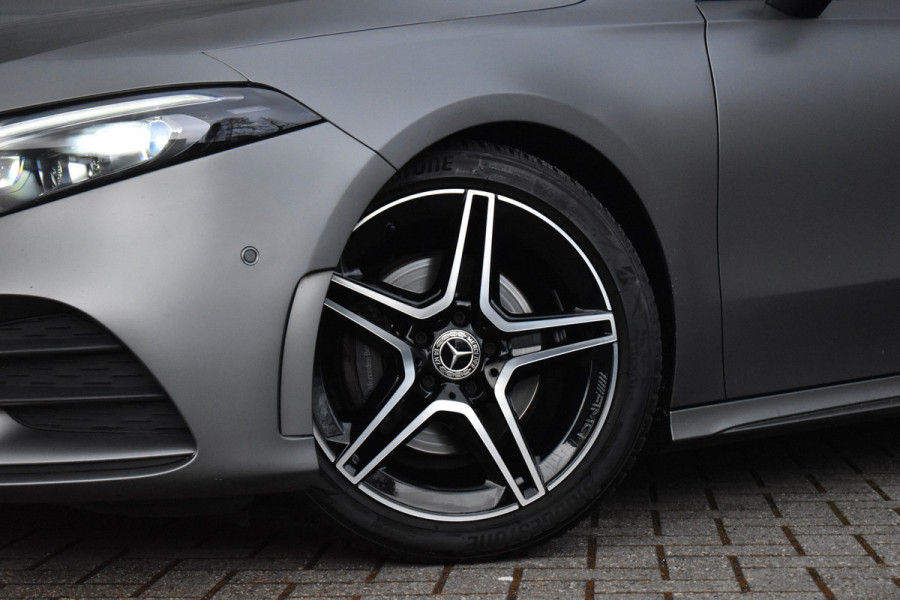 Mercedes-Benz A-Klasse 180 AMG Night | Pano | Memory | Sfeerverlichting | Camera | Stoelverwarming | Orig. NL |