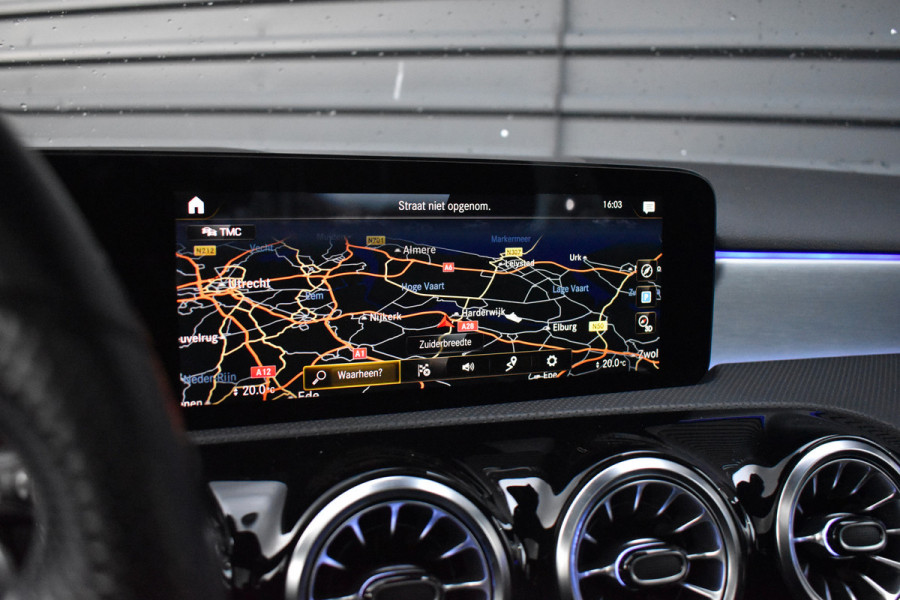 Mercedes-Benz A-Klasse 180 AMG Night | Pano | Memory | Sfeerverlichting | Camera | Stoelverwarming | Orig. NL |