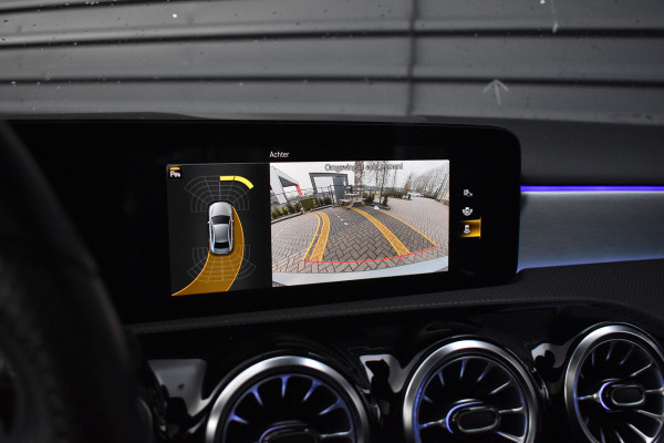 Mercedes-Benz A-Klasse 180 AMG Night | Pano | Memory | Sfeerverlichting | Camera | Stoelverwarming | Orig. NL |