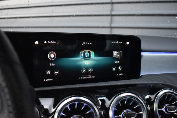 Mercedes-Benz A-Klasse 180 AMG Night | Pano | Memory | Sfeerverlichting | Camera | Stoelverwarming | Orig. NL |