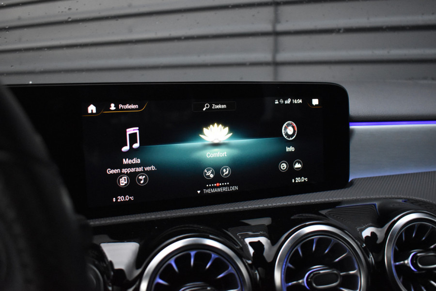 Mercedes-Benz A-Klasse 180 AMG Night | Pano | Memory | Sfeerverlichting | Camera | Stoelverwarming | Orig. NL |