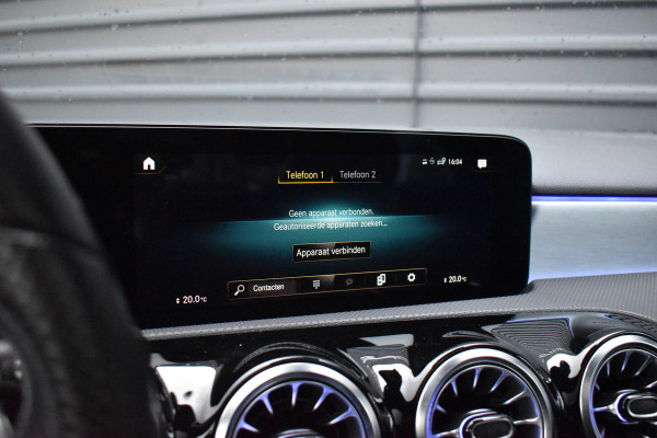 Mercedes-Benz A-Klasse 180 AMG Night | Pano | Memory | Sfeerverlichting | Camera | Stoelverwarming | Orig. NL |