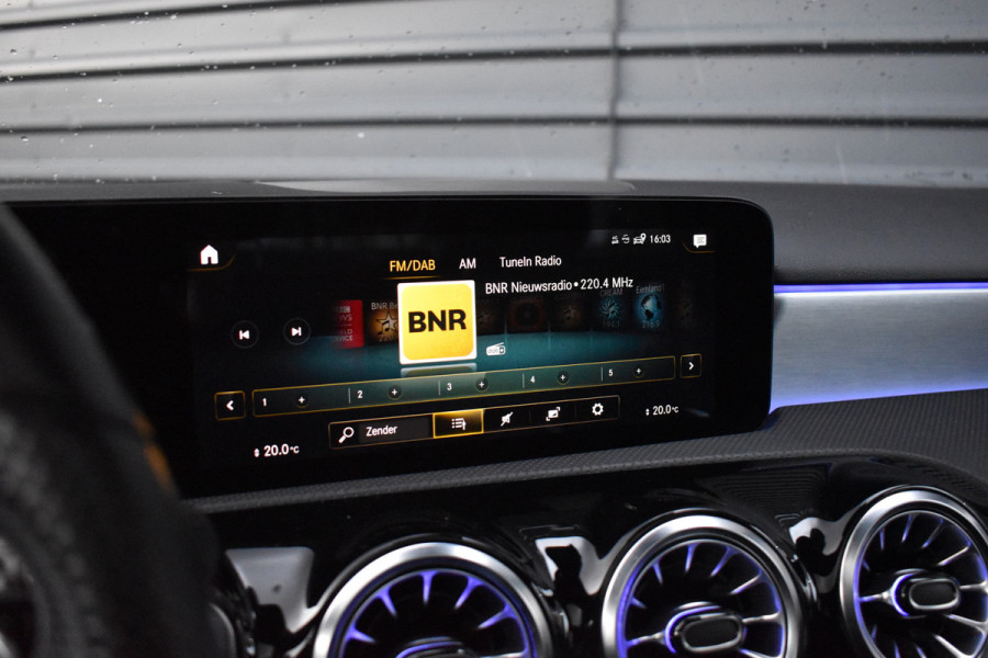 Mercedes-Benz A-Klasse 180 AMG Night | Pano | Memory | Sfeerverlichting | Camera | Stoelverwarming | Orig. NL |