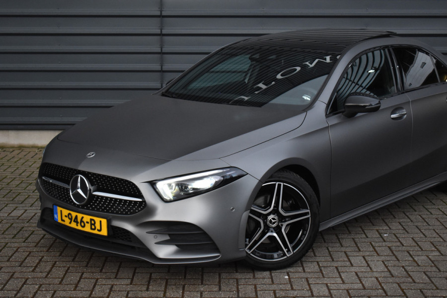 Mercedes-Benz A-Klasse 180 AMG Night | Pano | Memory | Sfeerverlichting | Camera | Stoelverwarming | Orig. NL |