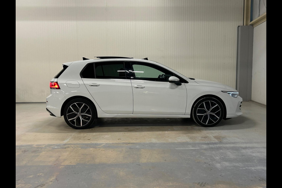 Volkswagen Golf 1.5 eTSI 50 Edition | PANO | IQ LIGHTS | CAMERA | HUD | MILD HYBRIDE
