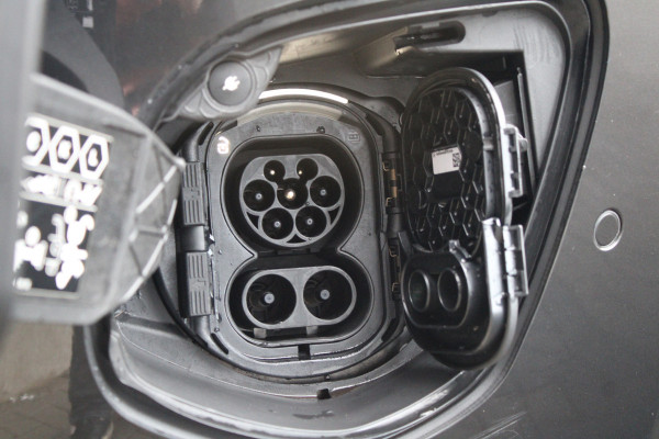 Mercedes-Benz eVito Extra Lang 66 kWh 116pk - Leder - Camera - LED - Carplay/Android - PDC - Stoelverwarming - Snelladen - Rijklaar