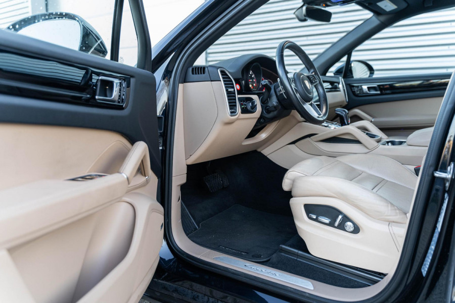 Porsche Cayenne 3.0 Schuifdak Leer Navigatie BOSE Camera Sport Chrono Stoelventilatie