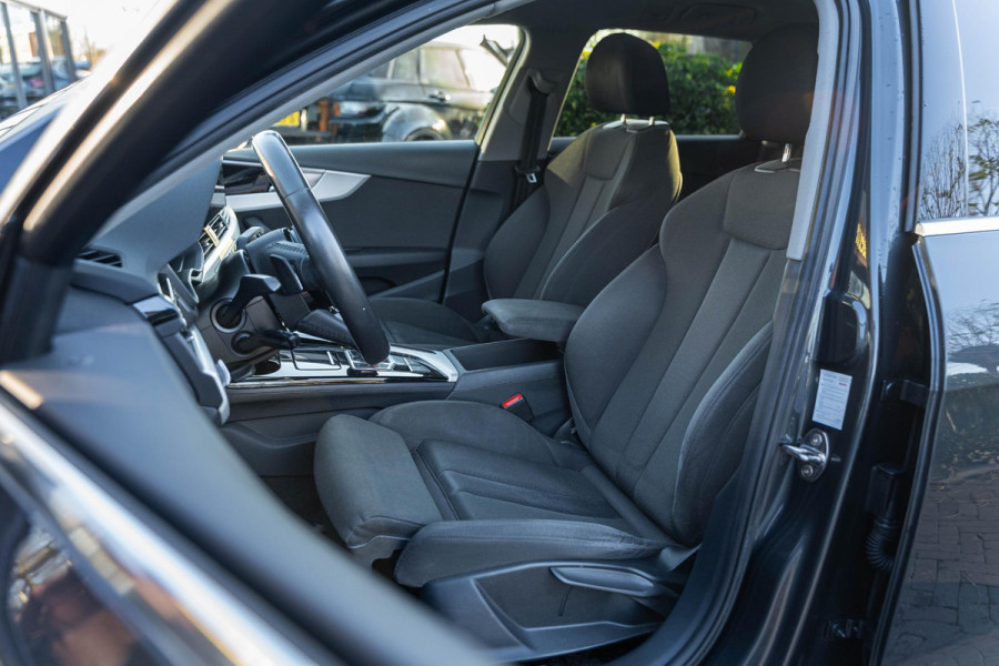 Audi A4 Avant 35 TFSI Business Edition 150PK Navi Sportstoelen Trekhaak