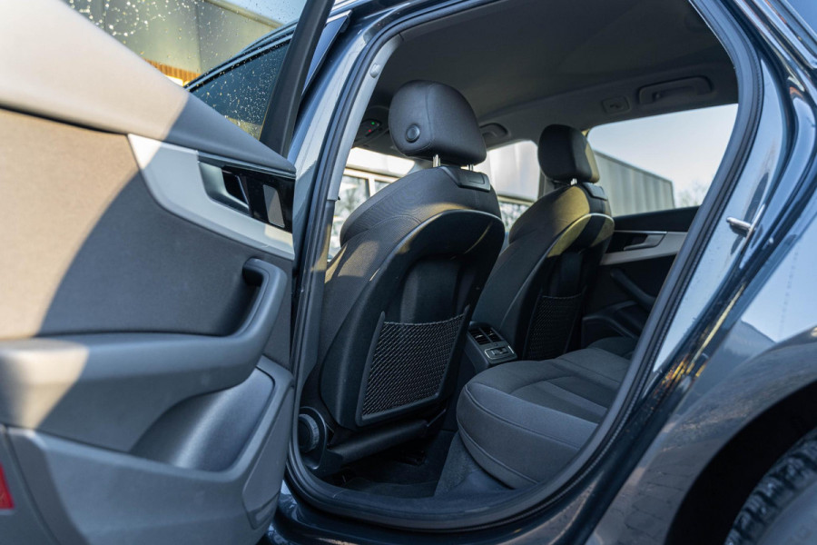 Audi A4 Avant 35 TFSI Business Edition 150PK Navi Sportstoelen Trekhaak
