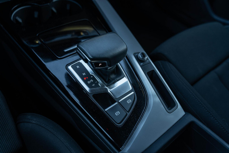 Audi A4 Avant 35 TFSI Business Edition 150PK Navi Sportstoelen Trekhaak