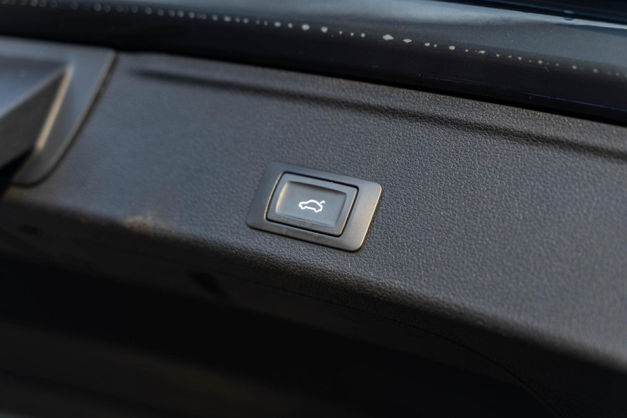 Audi A4 Avant 35 TFSI Business Edition 150PK Navi Sportstoelen Trekhaak