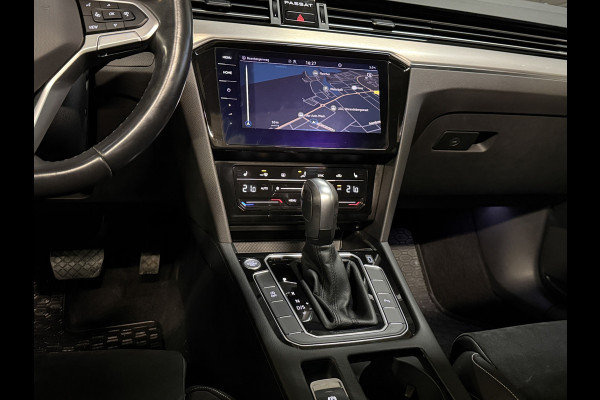 Volkswagen Passat Variant 1.5 TSI 2x R-Line Business + | Panoramadak | Leder | Camera | Afn. trekhaak | Adaptive cruise | Stoelverwarming | Virtual