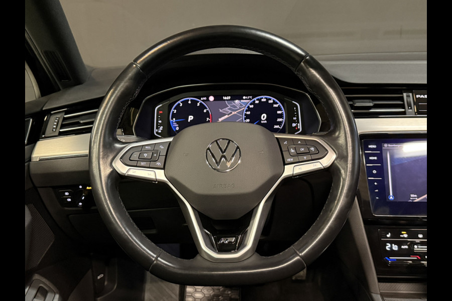 Volkswagen Passat Variant 1.5 TSI 2x R-Line Business + | Panoramadak | Leder | Camera | Afn. trekhaak | Adaptive cruise | Stoelverwarming | Virtual
