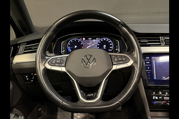 Volkswagen Passat Variant 1.5 TSI 2x R-Line Business + | Panoramadak | Leder | Camera | Afn. trekhaak | Adaptive cruise | Stoelverwarming | Virtual