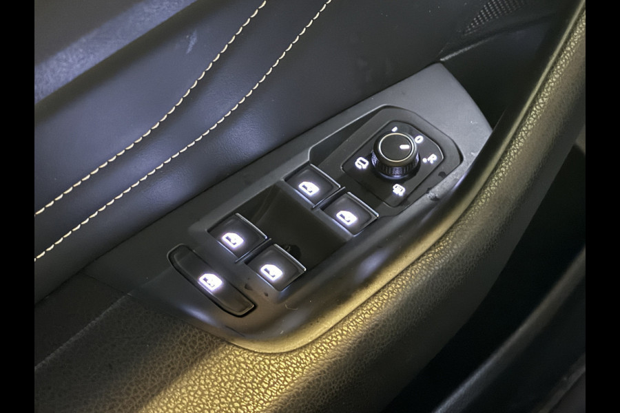 Volkswagen Passat Variant 1.5 TSI 2x R-Line Business + | Panoramadak | Leder | Camera | Afn. trekhaak | Adaptive cruise | Stoelverwarming | Virtual