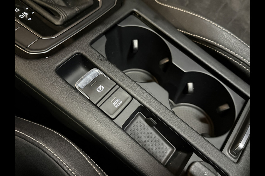 Volkswagen Passat Variant 1.5 TSI 2x R-Line Business + | Panoramadak | Leder | Camera | Afn. trekhaak | Adaptive cruise | Stoelverwarming | Virtual