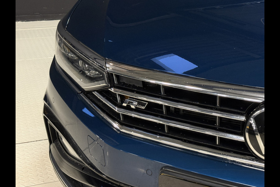 Volkswagen Passat Variant 1.5 TSI 2x R-Line Business + | Panoramadak | Leder | Camera | Afn. trekhaak | Adaptive cruise | Stoelverwarming | Virtual