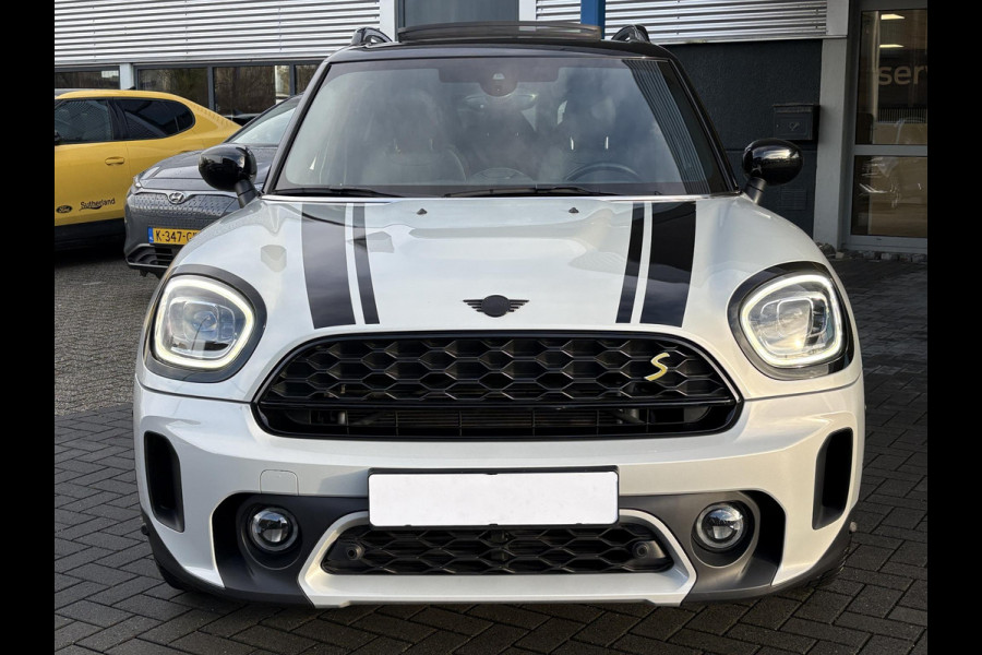 MINI Countryman 1.5 Cooper S E ALL4 Classic | Panoramadak | Lederen bekleding | Adaptive LED | Stoelverwarming | Verwarmd Stuurwiel | Sportstoelen | Climate control | Armsteun | Keyless entry