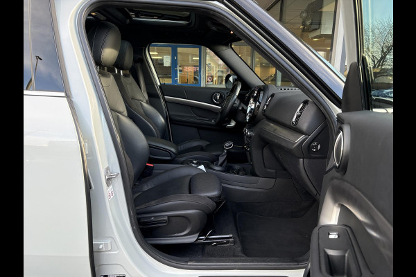 MINI Countryman 1.5 Cooper S E ALL4 Classic | Panoramadak | Lederen bekleding | Adaptive LED | Stoelverwarming | Verwarmd Stuurwiel | Sportstoelen | Climate control | Armsteun | Keyless entry