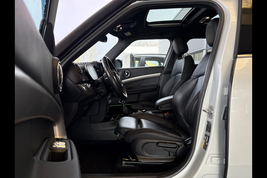 MINI Countryman 1.5 Cooper S E ALL4 Classic | Panoramadak | Lederen bekleding | Adaptive LED | Stoelverwarming | Verwarmd Stuurwiel | Sportstoelen | Climate control | Armsteun | Keyless entry