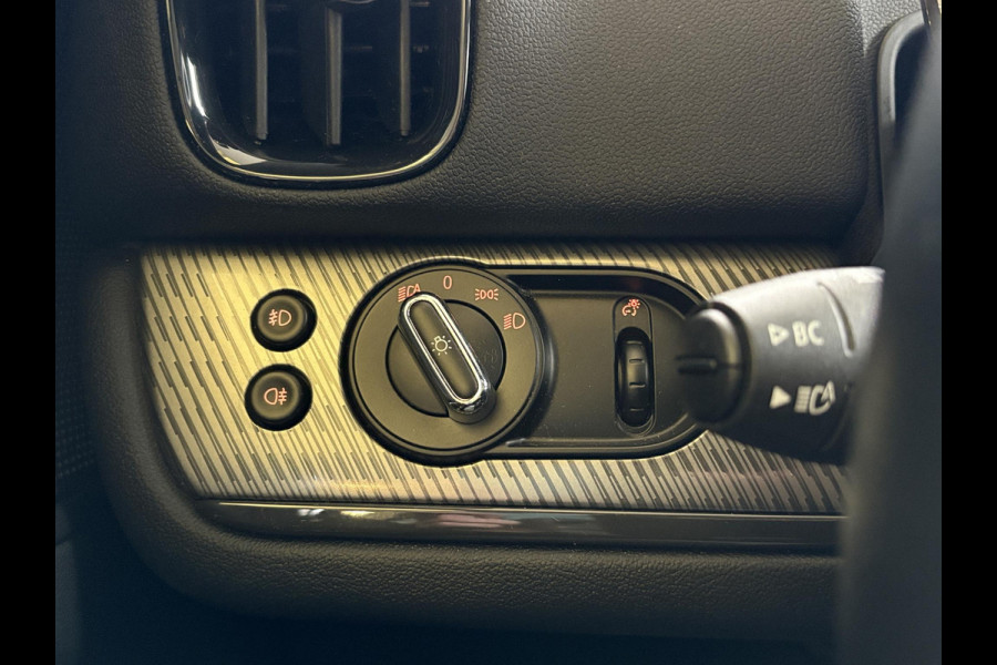 MINI Countryman 1.5 Cooper S E ALL4 Classic | Panoramadak | Lederen bekleding | Adaptive LED | Stoelverwarming | Verwarmd Stuurwiel | Sportstoelen | Climate control | Armsteun | Keyless entry