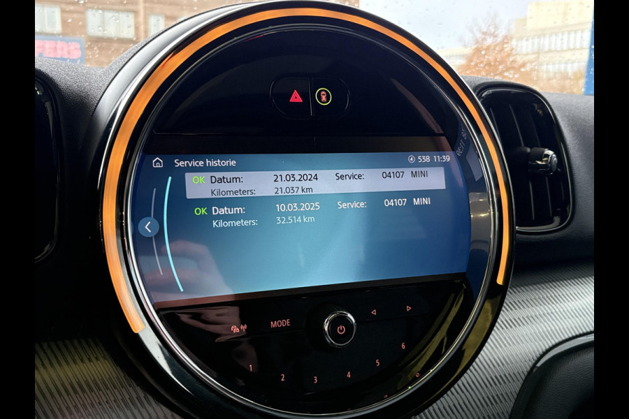 MINI Countryman 1.5 Cooper S E ALL4 Classic | Panoramadak | Lederen bekleding | Adaptive LED | Stoelverwarming | Verwarmd Stuurwiel | Sportstoelen | Climate control | Armsteun | Keyless entry