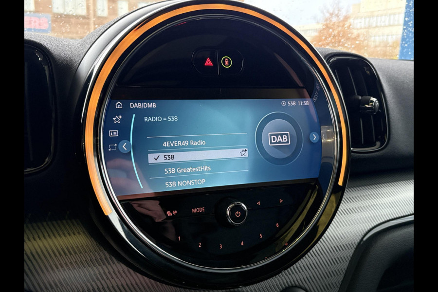 MINI Countryman 1.5 Cooper S E ALL4 Classic | Panoramadak | Lederen bekleding | Adaptive LED | Stoelverwarming | Verwarmd Stuurwiel | Sportstoelen | Climate control | Armsteun | Keyless entry
