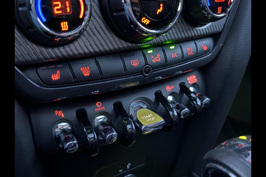 MINI Countryman 1.5 Cooper S E ALL4 Classic | Panoramadak | Lederen bekleding | Adaptive LED | Stoelverwarming | Verwarmd Stuurwiel | Sportstoelen | Climate control | Armsteun | Keyless entry
