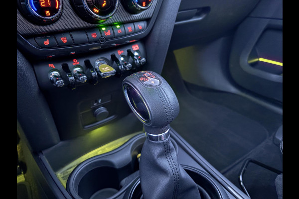 MINI Countryman 1.5 Cooper S E ALL4 Classic | Panoramadak | Lederen bekleding | Adaptive LED | Stoelverwarming | Verwarmd Stuurwiel | Sportstoelen | Climate control | Armsteun | Keyless entry