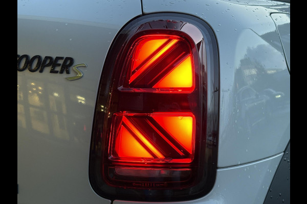 MINI Countryman 1.5 Cooper S E ALL4 Classic | Panoramadak | Lederen bekleding | Adaptive LED | Stoelverwarming | Verwarmd Stuurwiel | Sportstoelen | Climate control | Armsteun | Keyless entry