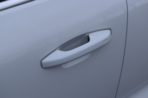 Volvo XC40 T4 211PK Recharge Inscription | Trekhaak | Panodak | H&K | ACC | Leder | Stuurverwarming | 360 Camera