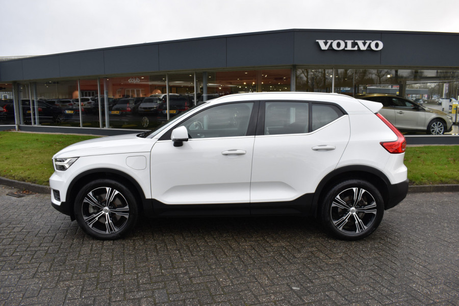Volvo XC40 T4 211PK Recharge Inscription | Trekhaak | Panodak | H&K | ACC | Leder | Stuurverwarming | 360 Camera