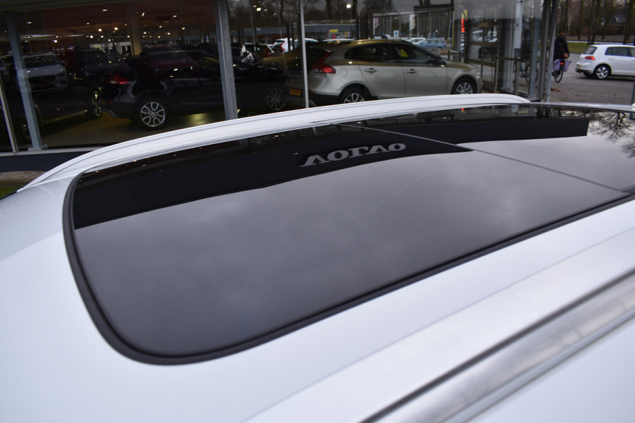 Volvo XC40 T4 211PK Recharge Inscription | Trekhaak | Panodak | H&K | ACC | Leder | Stuurverwarming | 360 Camera