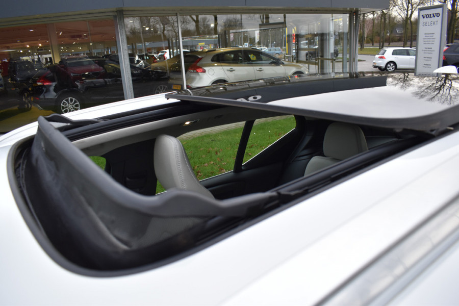 Volvo XC40 T4 211PK Recharge Inscription | Trekhaak | Panodak | H&K | ACC | Leder | Stuurverwarming | 360 Camera