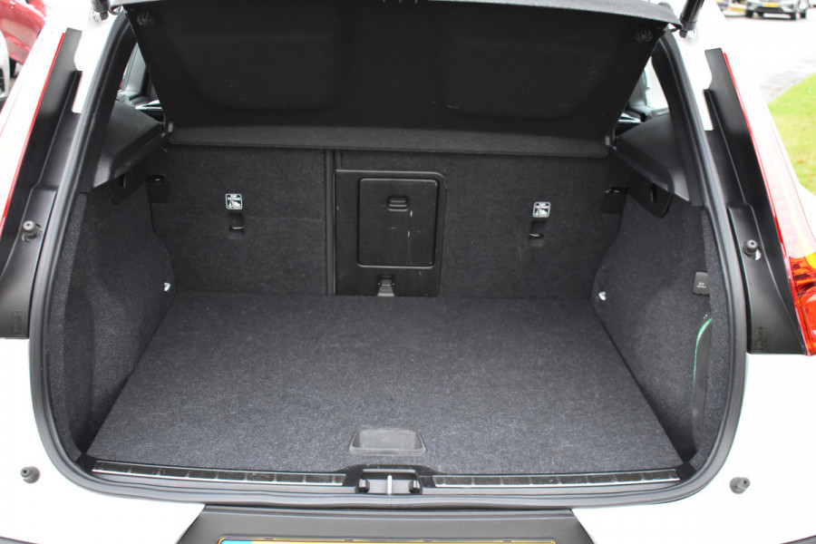 Volvo XC40 T4 211PK Recharge Inscription | Trekhaak | Panodak | H&K | ACC | Leder | Stuurverwarming | 360 Camera