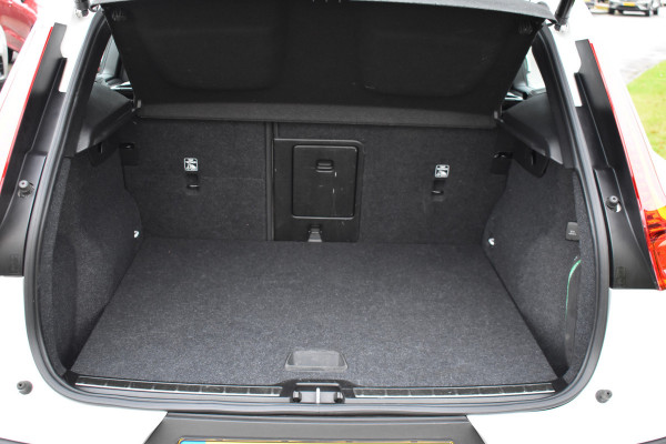 Volvo XC40 T4 211PK Recharge Inscription | Trekhaak | Panodak | H&K | ACC | Leder | Stuurverwarming | 360 Camera