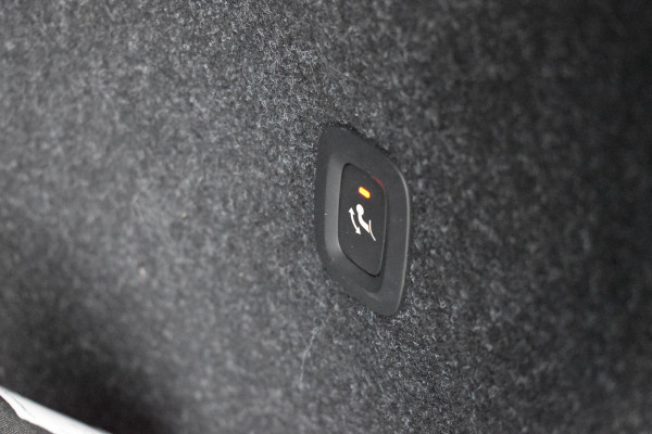 Volvo XC40 T4 211PK Recharge Inscription | Trekhaak | Panodak | H&K | ACC | Leder | Stuurverwarming | 360 Camera