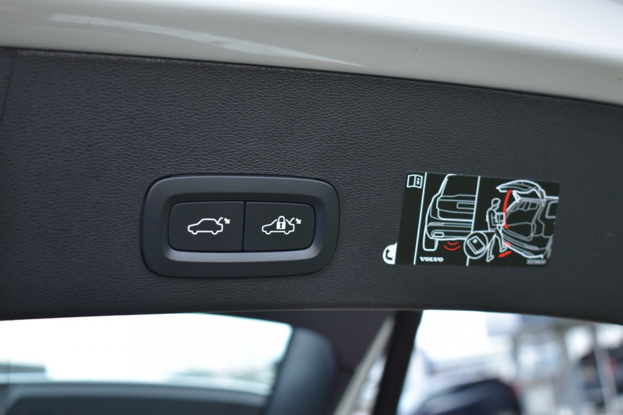 Volvo XC40 T4 211PK Recharge Inscription | Trekhaak | Panodak | H&K | ACC | Leder | Stuurverwarming | 360 Camera
