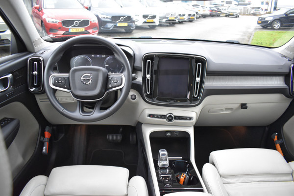 Volvo XC40 T4 211PK Recharge Inscription | Trekhaak | Panodak | H&K | ACC | Leder | Stuurverwarming | 360 Camera