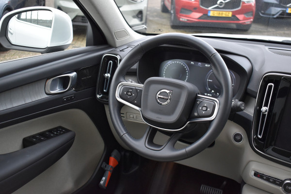 Volvo XC40 T4 211PK Recharge Inscription | Trekhaak | Panodak | H&K | ACC | Leder | Stuurverwarming | 360 Camera