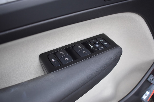 Volvo XC40 T4 211PK Recharge Inscription | Trekhaak | Panodak | H&K | ACC | Leder | Stuurverwarming | 360 Camera