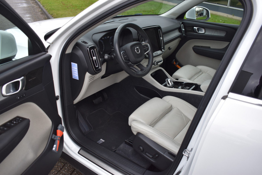 Volvo XC40 T4 211PK Recharge Inscription | Trekhaak | Panodak | H&K | ACC | Leder | Stuurverwarming | 360 Camera