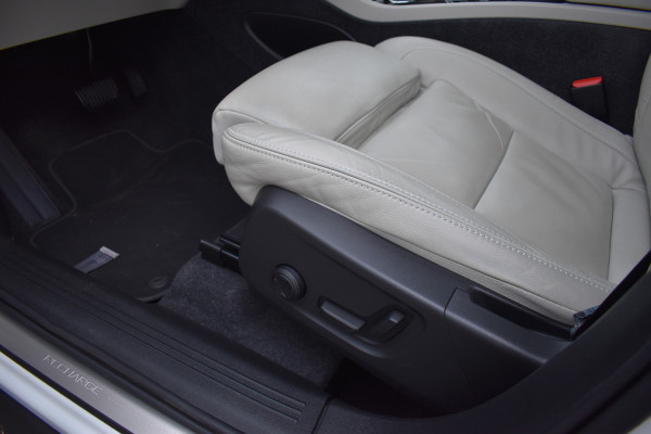 Volvo XC40 T4 211PK Recharge Inscription | Trekhaak | Panodak | H&K | ACC | Leder | Stuurverwarming | 360 Camera