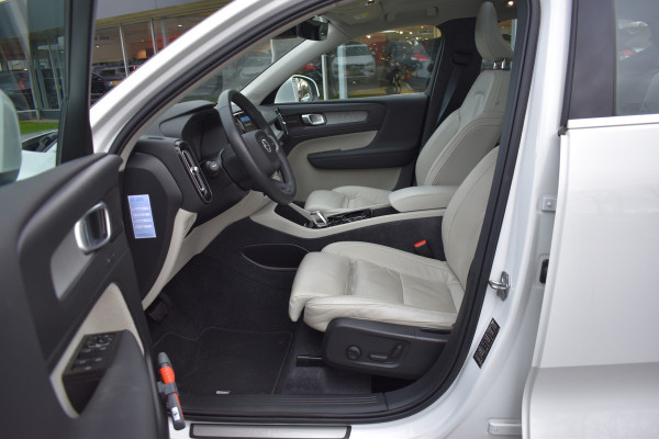 Volvo XC40 T4 211PK Recharge Inscription | Trekhaak | Panodak | H&K | ACC | Leder | Stuurverwarming | 360 Camera
