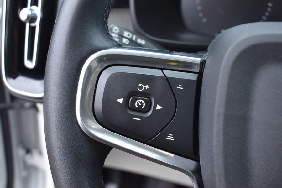 Volvo XC40 T4 211PK Recharge Inscription | Trekhaak | Panodak | H&K | ACC | Leder | Stuurverwarming | 360 Camera
