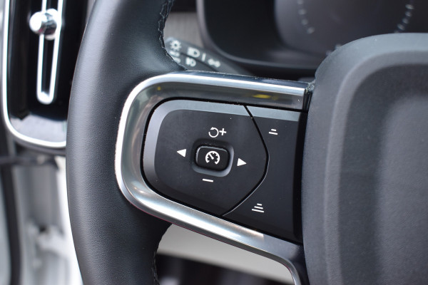 Volvo XC40 T4 211PK Recharge Inscription | Trekhaak | Panodak | H&K | ACC | Leder | Stuurverwarming | 360 Camera